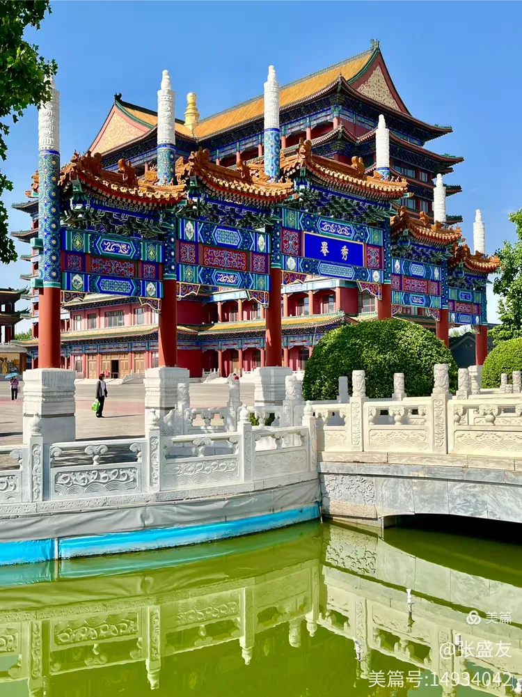 景区内仿圆明园大水法建筑.景区内福安宫大酒店